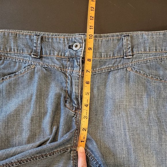 New York And Company Size 14 Denim Shorts 100% Cotton Starburst Back Pocket - Picture 6 of 8